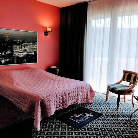 Hotel Fleur De Lys Байёль Экстерьер фото